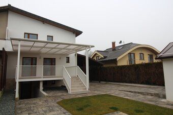 Reality Alpia Vám ponúkajú na prenájom priestranný, kompletn