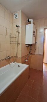 Dám do prenájmu 3 izbový byt, prerobený v r.2012 na ul. Česk