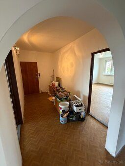 Ponúkame na predaj veľký 3 izbový byt s výhľadom na mesto o 