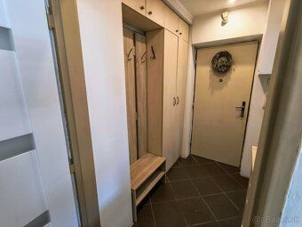 Ponúkame na prenájom 2 – izbový byt s veľkým balkónom v cent