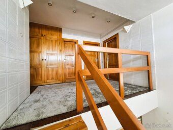 Ponúkame na predaj 5-izbový dvoj podlažný podpivničený rodin