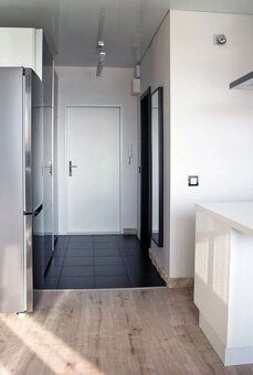 Ponúkame na predaj štýlový a moderne zrekonštruovaný 1-izbov