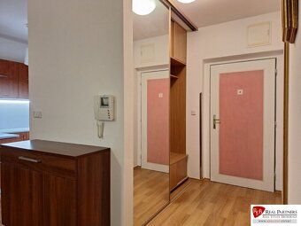 REB.SK Ponúka na prenájom štýlový a kompletne zariadený klim
