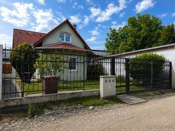 Ponúkame Vám na predaj praktický podlažný rodinný dom vo vyh