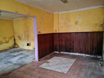 studna,obecna voda,plyn, kanalizacia, pozemok cca 700m2 - re