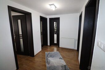 Ponúkam na predaj kompletne zrekonštruovaný rodinný dom v ob