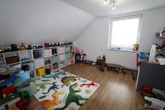 Ponúkam na predaj kompletne zrekonštruovaný rodinný dom v ob