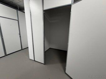 Byt má 48 m², nachádza sa na 2. poschodí tehlovej novostavby