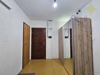 Ponúkame exkluzívne na predaj priestranný 3-izbový byt vo Vr