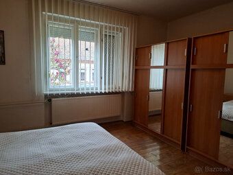 Predstavte si ráno s kávou na vlastnom pozemku, ticho, pokoj
