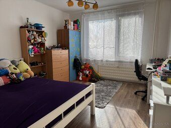 Ponúkam v zastúpení majiteľa na predaj, pekný 4 izbový v OV,