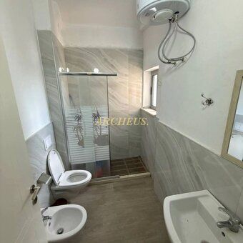 🏡 Atypický 2-izbový apartmán s balkónom – Drač (Mali Robit),