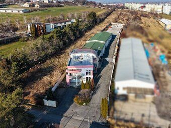 Ponúkame na predaj modernú administratívno-obchodnú budovu s