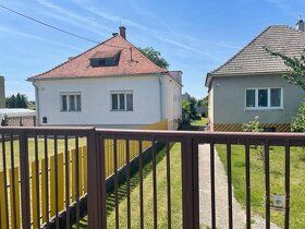 Nabízíme k prodeji dům s pozemkem a velikou zahradou za nimi