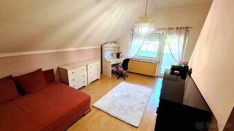 Ponúkame vám na predaj krásny a priestranný 5 izbový poschod