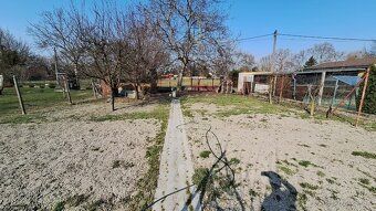 Ponúkam vám na predaj rovinatú záhradu hneď pri Dunaji na Al