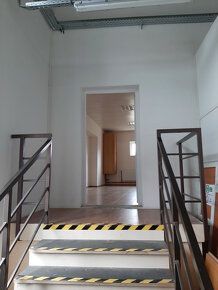 Prenajmeme vykurovaný priestor v Bratislave IV. Dúbravke na 