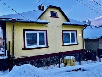 🏡 Ponúkame na predaj jednopodlažný 4-izbový rodinný dom o vý