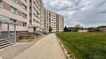 Ponúkame na predaj kompletne zrekonštruovaný 3 izbový byt na