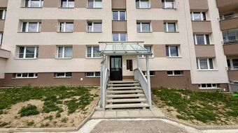 Ponúkame na predaj kompletne zrekonštruovaný 3 izbový byt na
