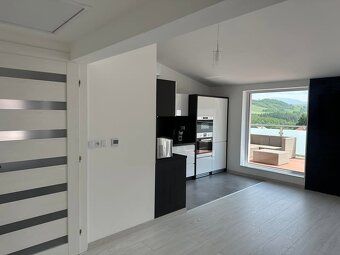 Ponúkam na prenájom priestranný, slnečný 3-izbový byt + velk