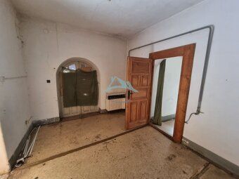 Šahy, Centrum: Obchodný Priestor 423 m² s Garážou a Potenciá