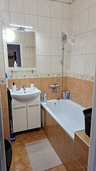 Ponúkam na krátkodobý prenájom nový moderný 2i byt po komple