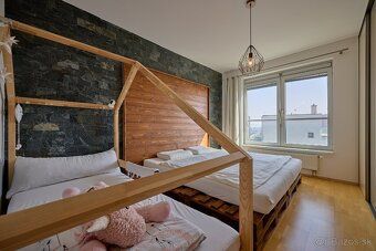 Ponúkame na predaj atraktívny 2-izbový byt s dvomi balkónmi,