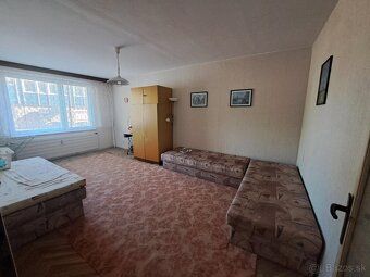 Ponúkam na predaj priestranný 3-izbový byt vo výbornej lokal