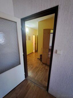 Ponúkam na predaj priestranný 3-izbový byt vo výbornej lokal
