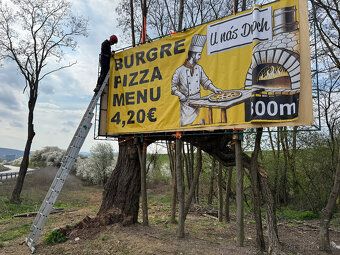 Predáme dva pozemky s reklamnými tabulami, 1032m² (884m² a 1