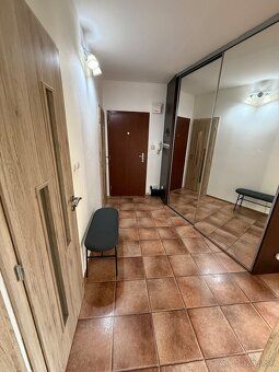 Ponukam dlhodobý prenájom 3-izbového bytu na Razusovej ulici