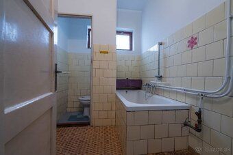 Hľadáte priestranný rodinný dom v pokojnej lokalite s výborn