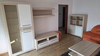 Prenajmem 3-izbový byt na vyvýšenom prízemí na sídlisku Rozk
