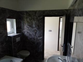 4 izbovy rodinnz dom novostavba. Dom ma garaz vzhrievanu. Te