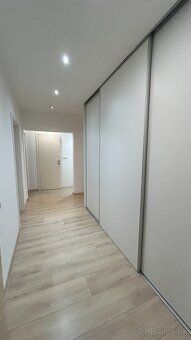Ponúkame na prenájom čiastočne zariadený 3 izbový byt na Jed