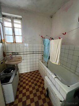 Ponúkame Vám na predaj starší rodinný dom v tichej časti obc