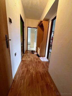 Ponúkame Vám na predaj tento pekný, čiastočne zariadený a sl