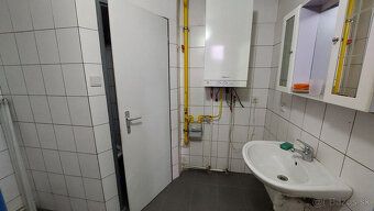 Ponúkame na predaj výrobnú a skladovú halu s kancelárskou pr