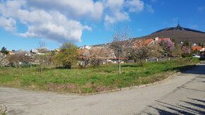 Ponúkame Vám na predaj pozemok - pre rodinné domy Nitra, Zob