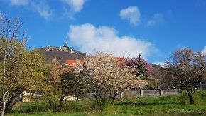 Ponúkame Vám na predaj pozemok - pre rodinné domy Nitra, Zob