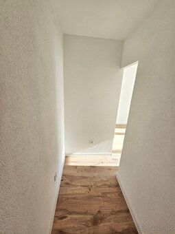 Luxusná kúpeľňa; vaňa • sprchový kút • podlahové kúrenie, um