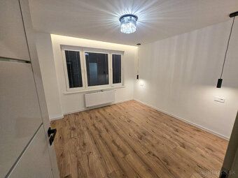 Luxusná kúpeľňa; vaňa • sprchový kút • podlahové kúrenie, um