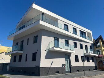 Túžite po modernom nadštandardnom bývaní v centre Komárna?
P