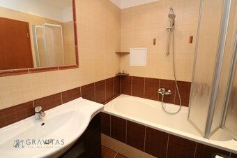 Ponúkame na prenájom priestranný 2.izbový byt s garážovým st