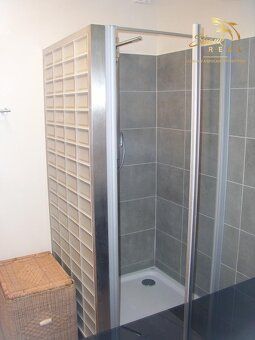 Byt, ktorý prekvapí už pri prvom kroku dovnútra. Luxusne zar