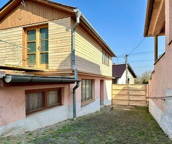 EXKLUZÍVNE LEN U NÁS! Na predaj priestranný rodinný dom so s