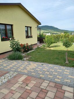 Ponúkam na predaj 4i bungalov, situovaný v slepej, tichej ul