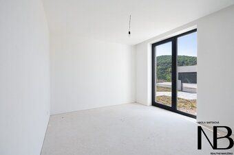 Exkluzívne na predaj jednopodlažný 5-izbový rodinný dom s úž