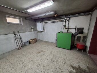 Starší rodinný dom so zastavanou plochou 120 m² po čiastočne